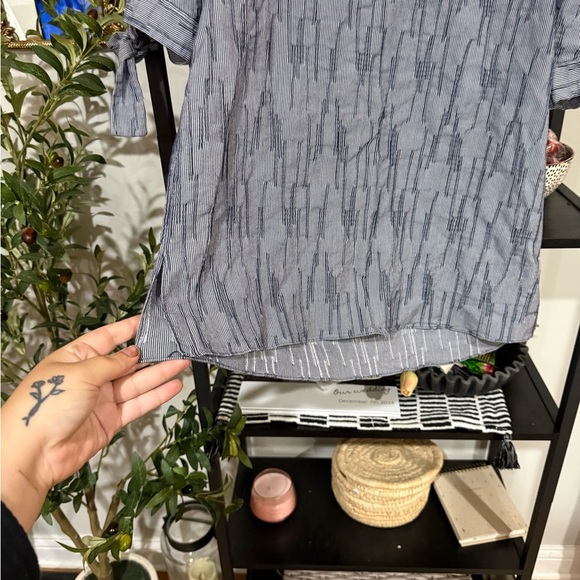 Derek Lam Io crosby Gray Textured Short Sleeve Tee size 6 - Picture 2 of 8